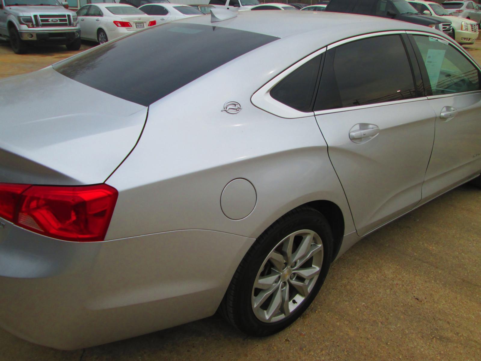2019 SILVER /GRAY Chevrolet Impala LT (1G11Z5SA5KU) with an 2.5L L4 DOHC 16V engine, 6A transmission, located at 1815 NE 28th St., Fort Worth, TX, 76106, (817) 625-6251, 32.795582, -97.333069 - Photo #4